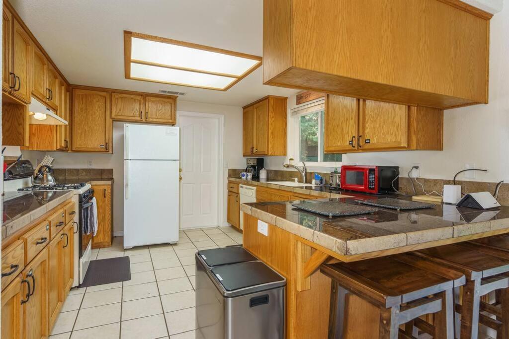Acorn House - Charming House In Green Heaven With Pool Table With Lovely Backyard Окхерст Экстерьер фото